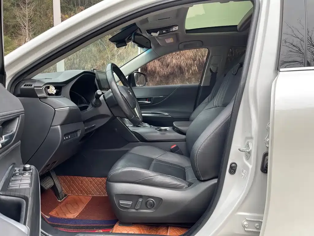 Toyota Harrier — фото 3