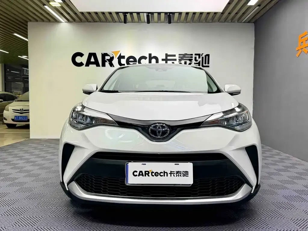 Toyota C-HR — фото 1