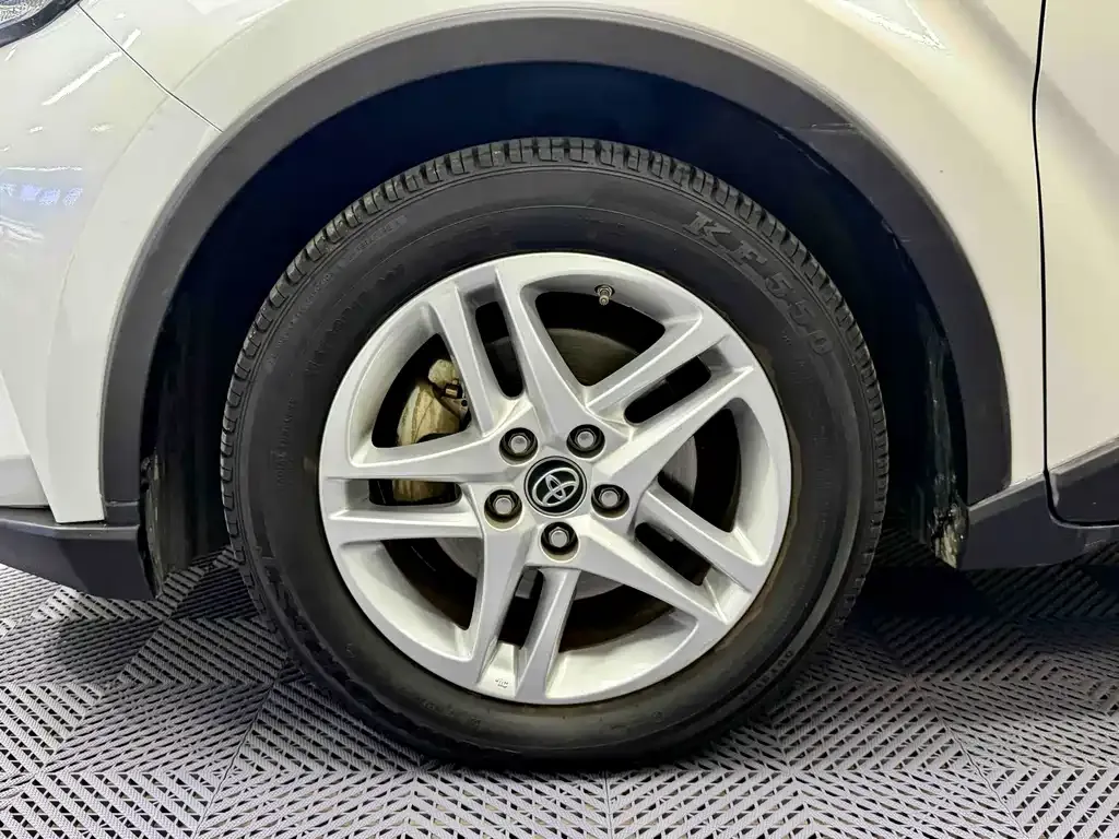 Toyota C-HR — фото 8