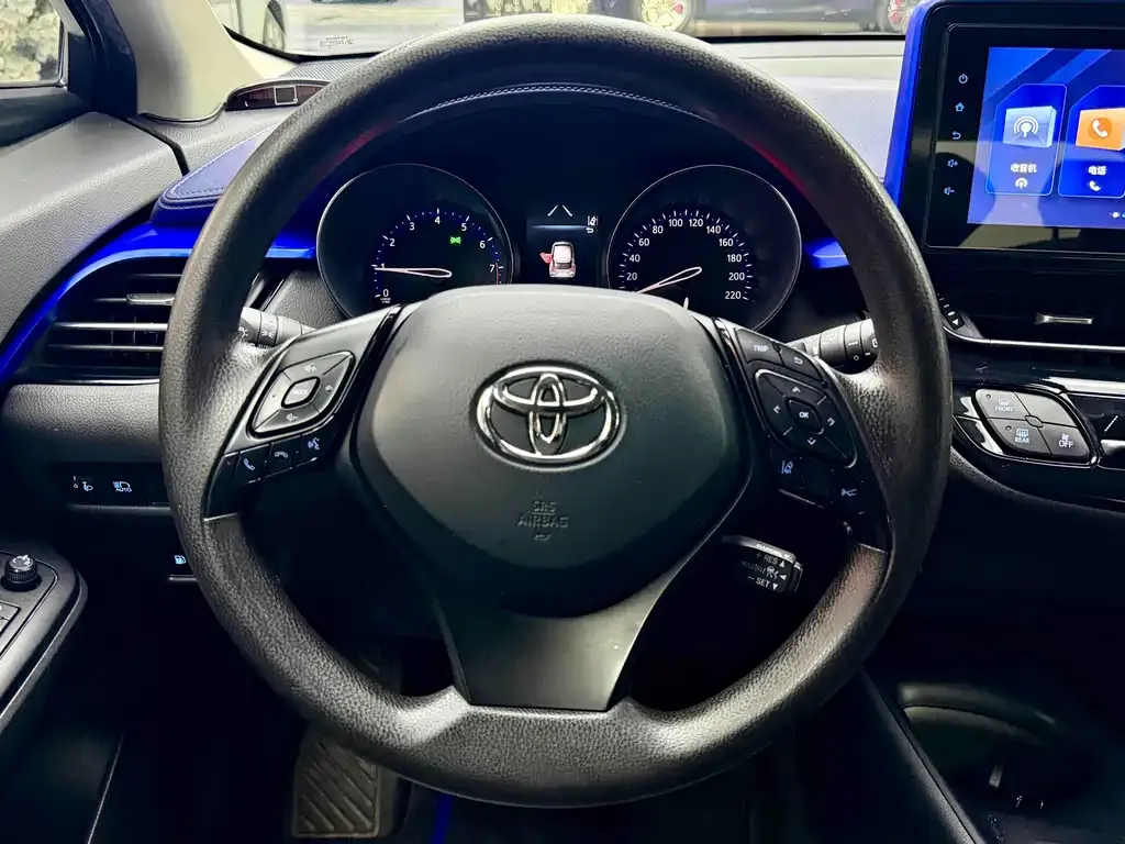 Toyota C-HR — фото 9