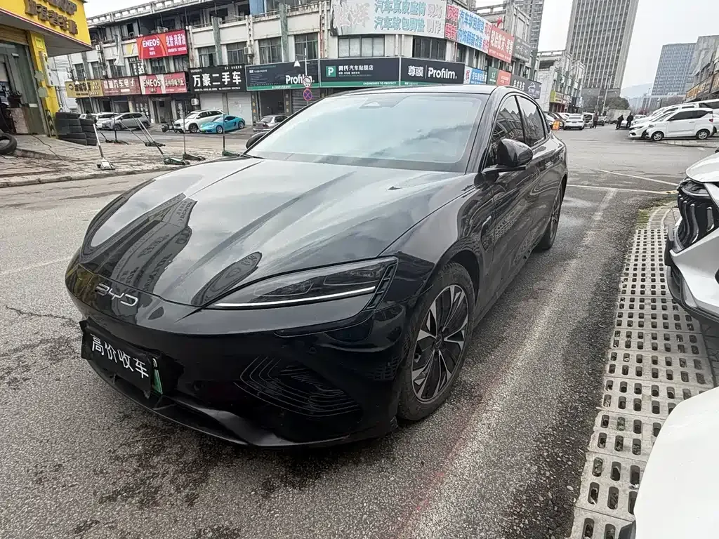 BYD Seal — фото 1
