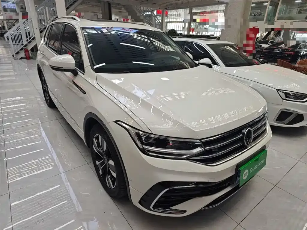 Volkswagen Tiguan L — фото 10
