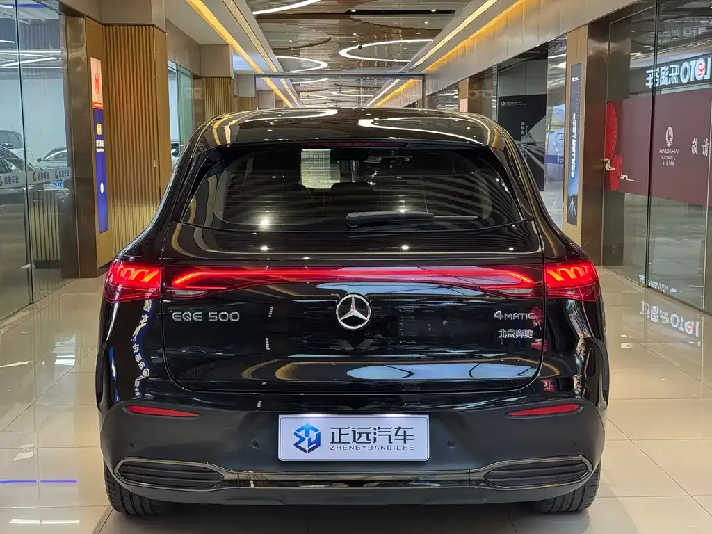 Mercedes-Benz EQE SUV — фото 5