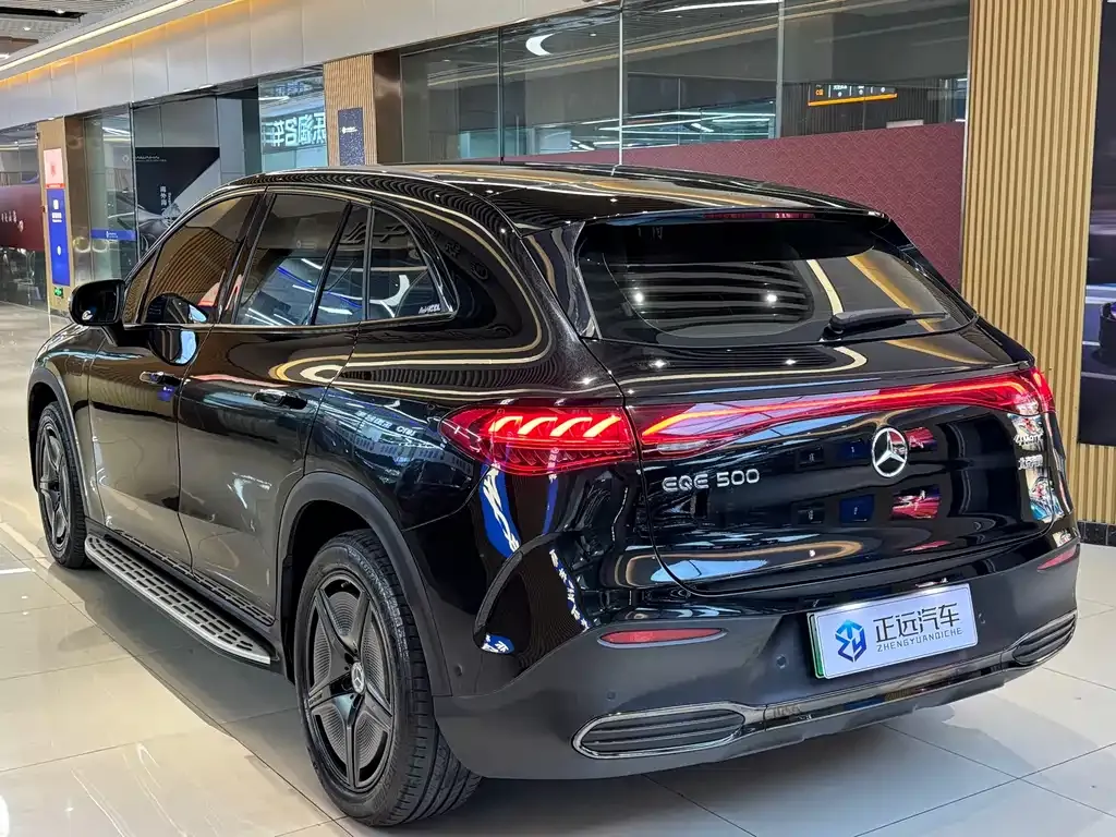 Mercedes-Benz EQE SUV — фото 3