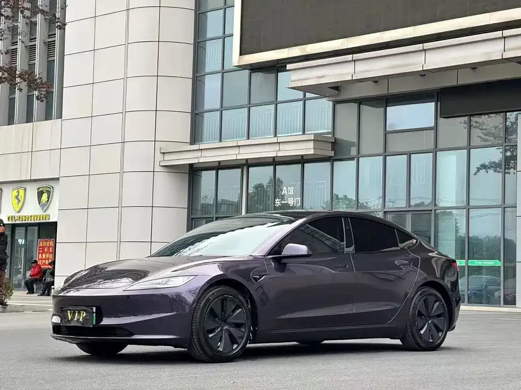 Tesla Model 3 — фото 1