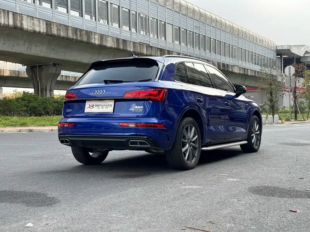 Audi Q5L — фото 8
