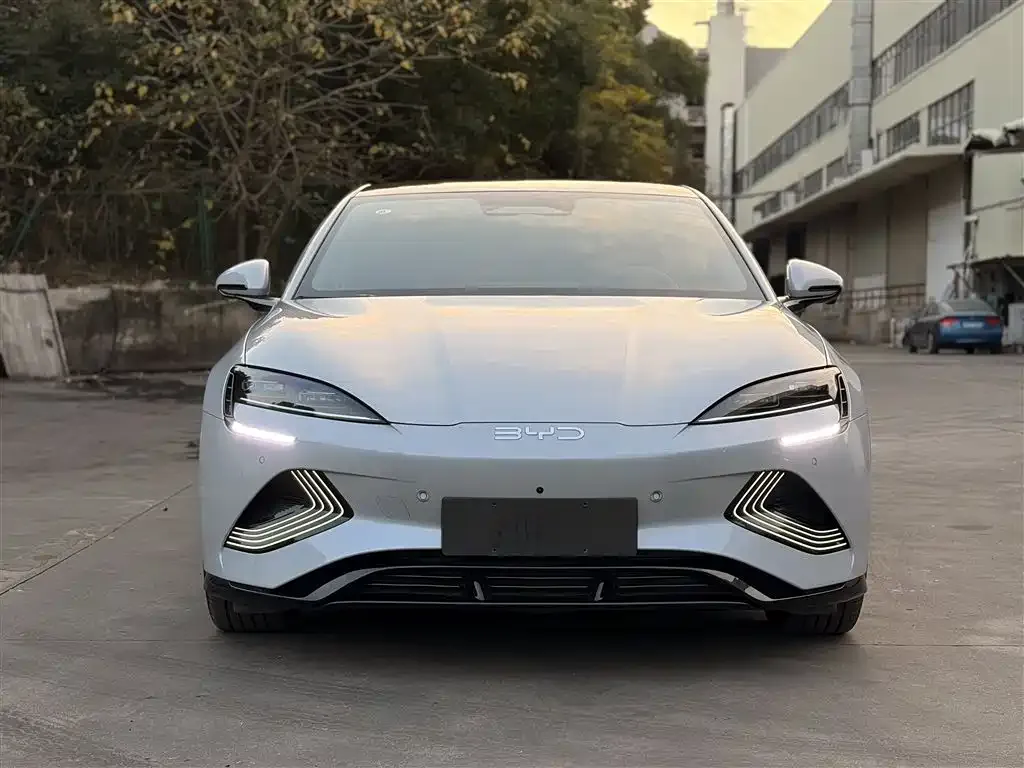 BYD Seal — фото 6