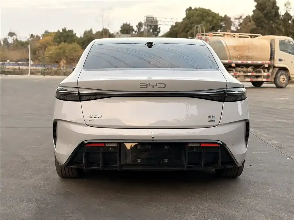 BYD Seal — фото 7