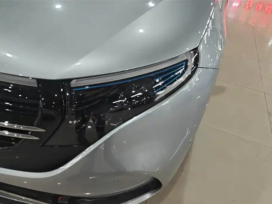 Mercedes-Benz EQC — фото 10