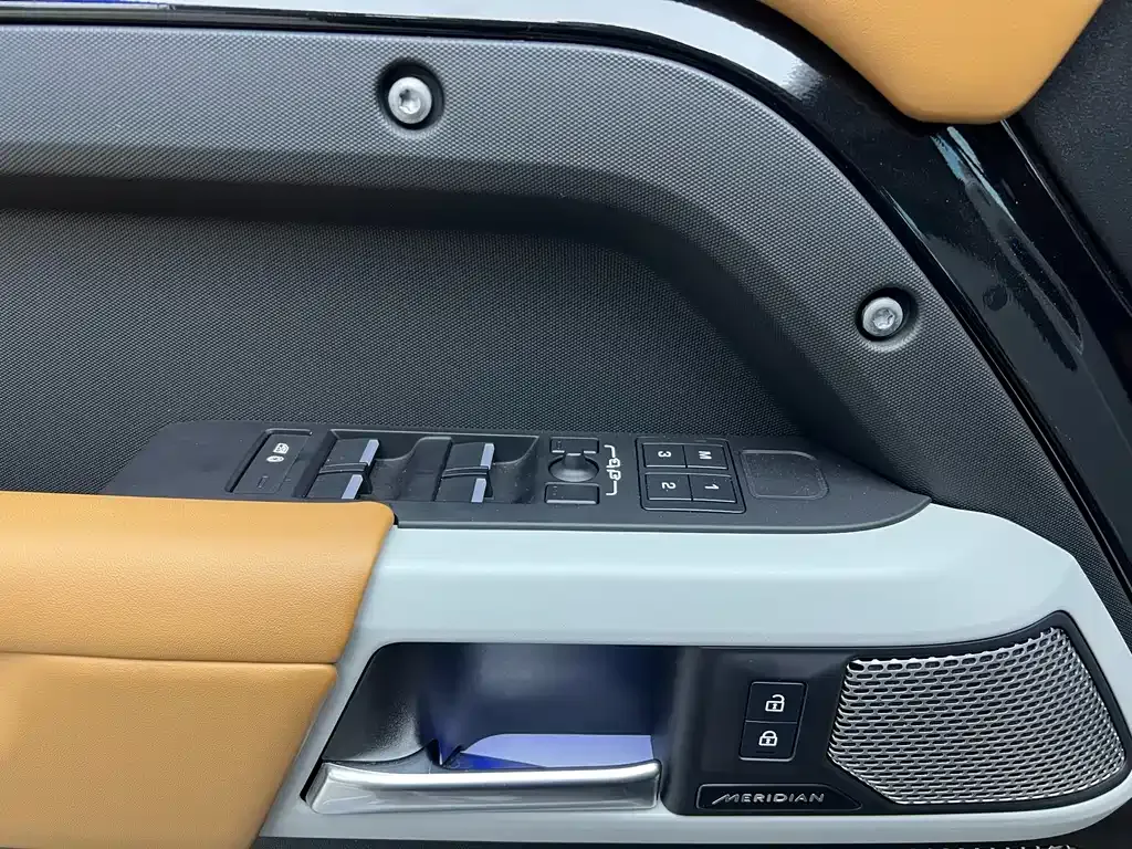 Land Rover Defender — фото 9