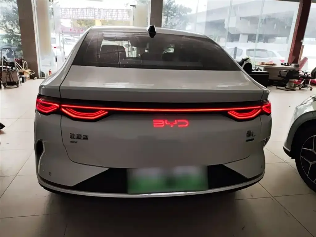 BYD Qin L — фото 6