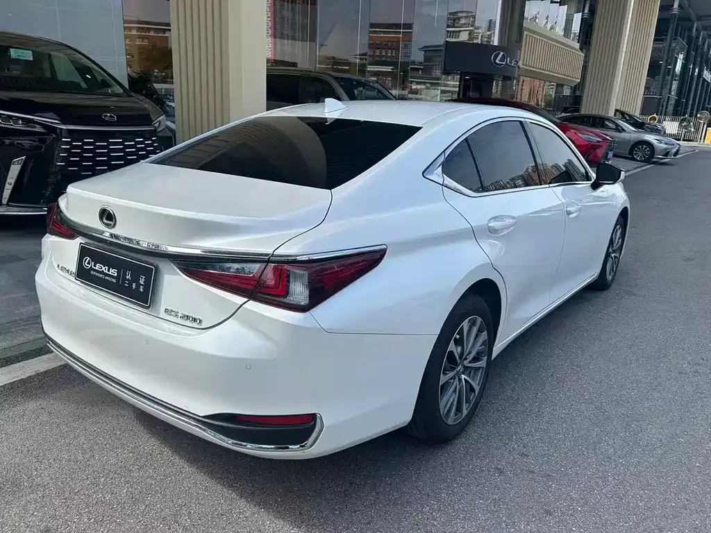Lexus ES — фото 4