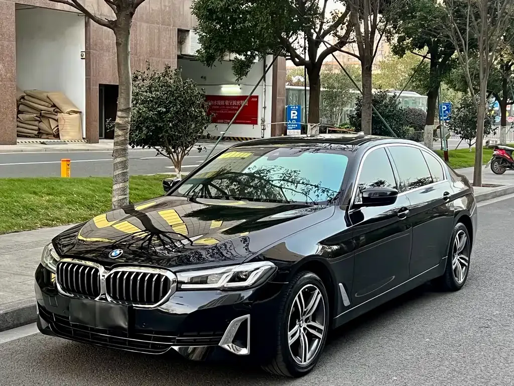 BMW 5 Series — фото 1