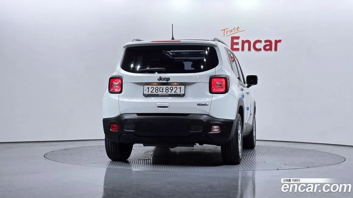 Jeep Renegade — фото 4