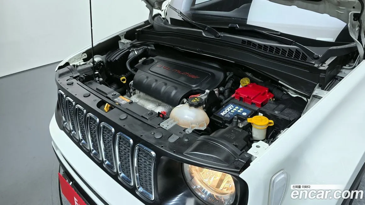 Jeep Renegade — фото 10