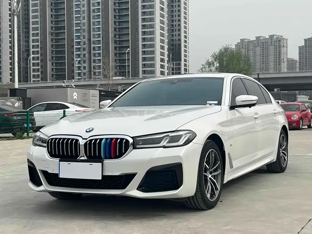 BMW 5 Series — фото 1