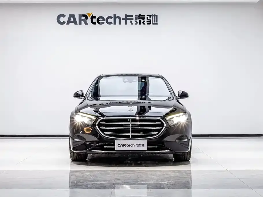 Mercedes-Benz E-Class — фото 1