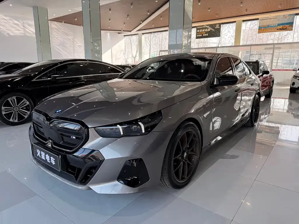 BMW i5 M60 — фото 1