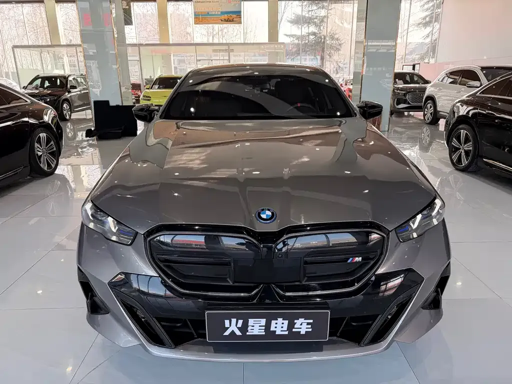 BMW i5 M60 — фото 6