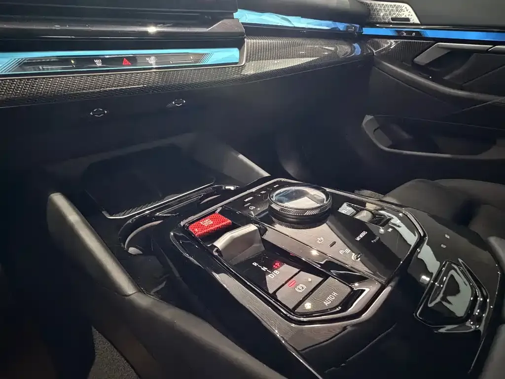 BMW i5 M60 — фото 4