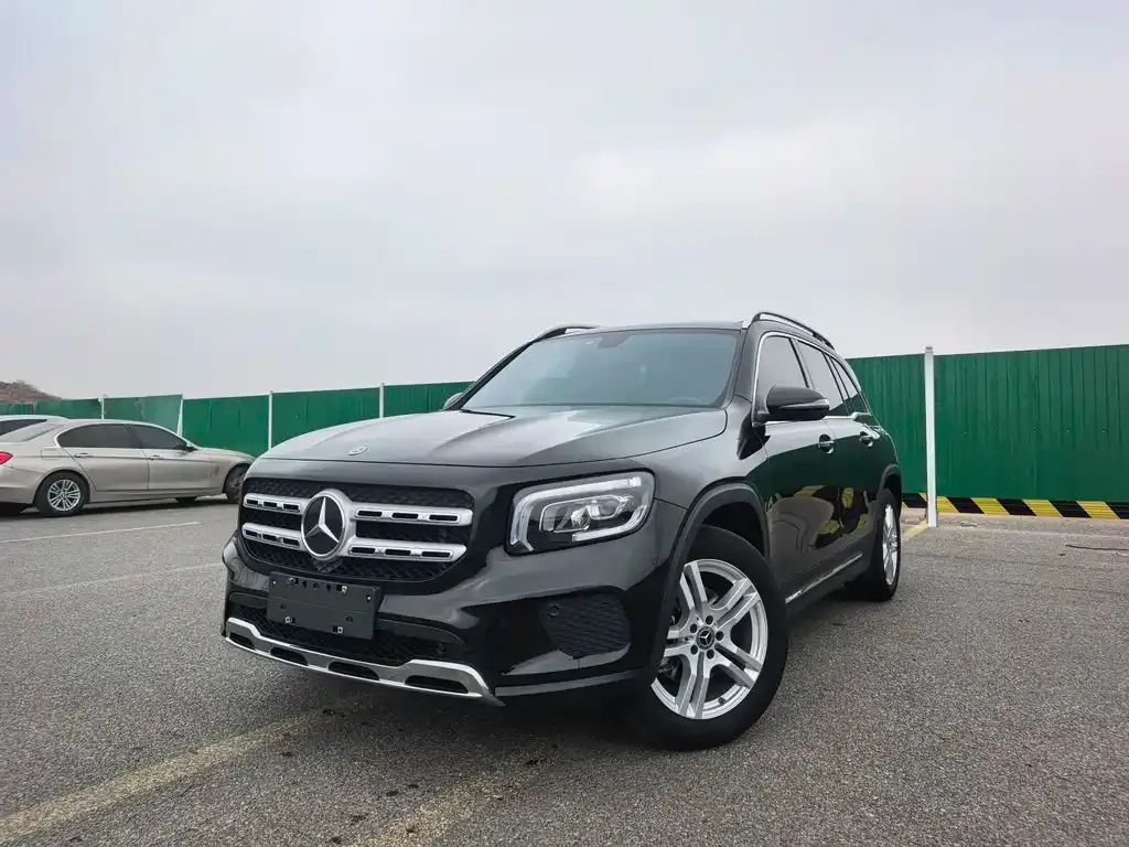 Mercedes-Benz GLB — фото 1