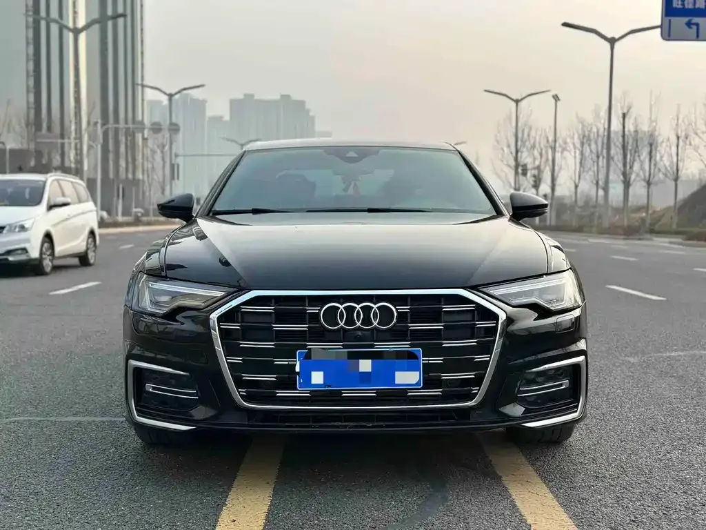 Audi A6L — фото 1