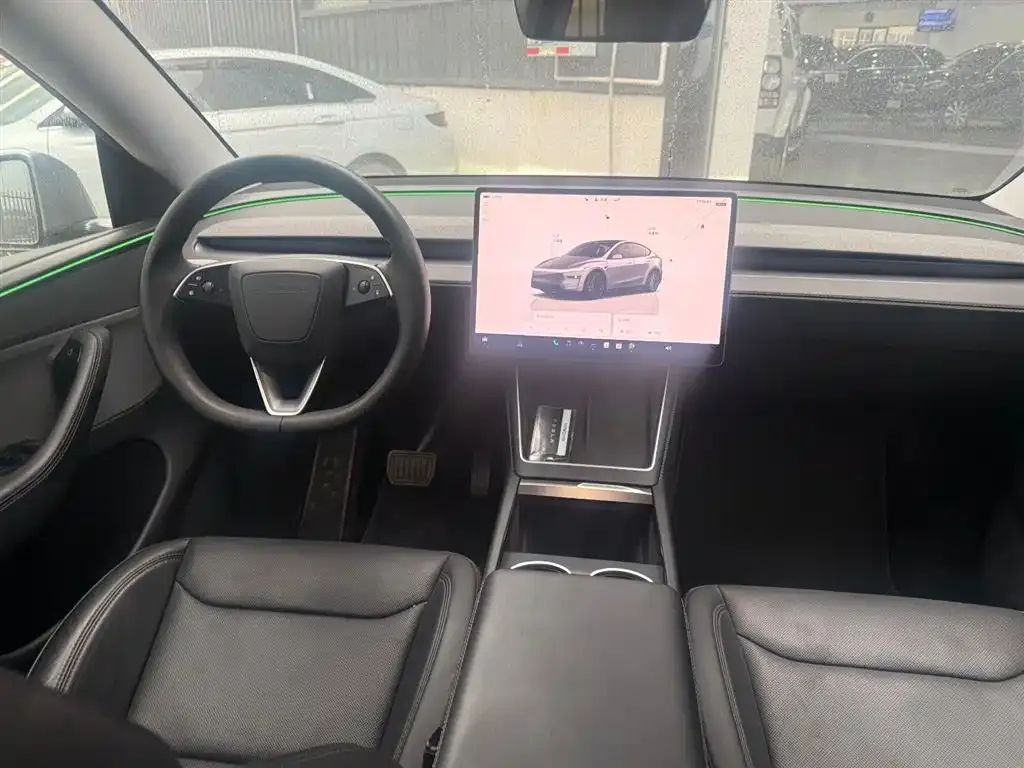 Tesla Model Y — фото 6