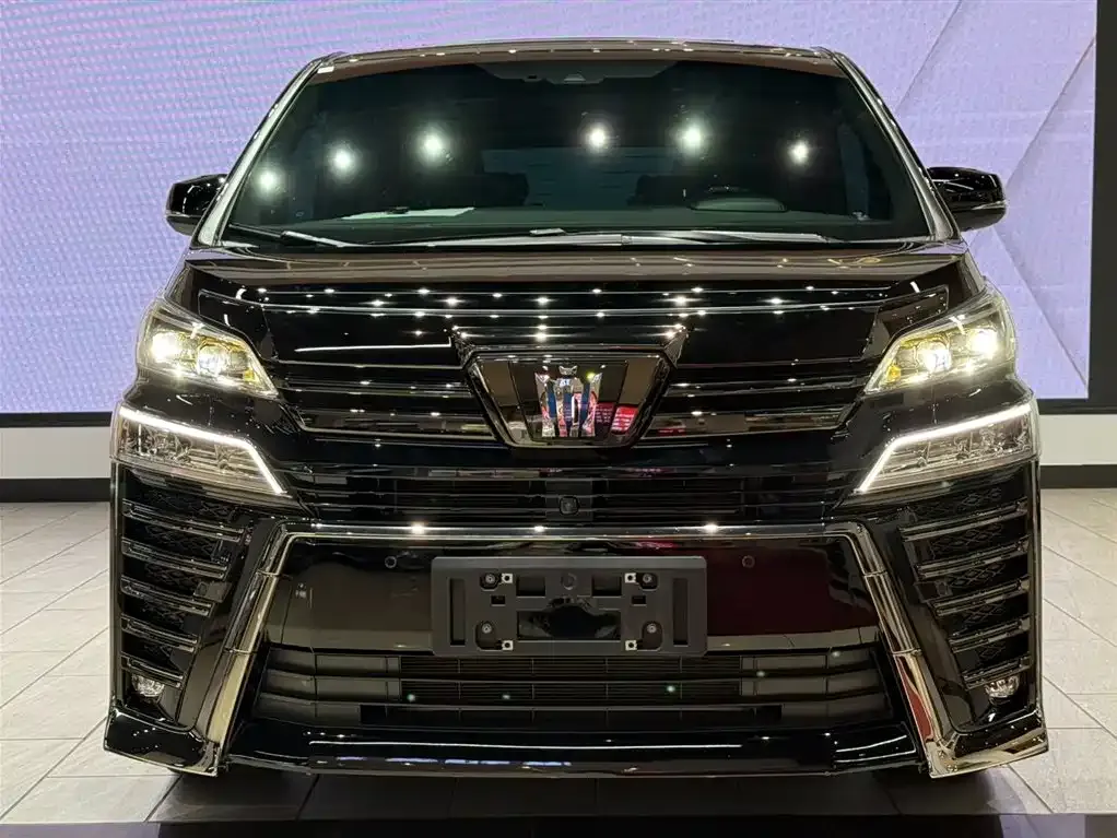 Toyota Vellfire — фото 10