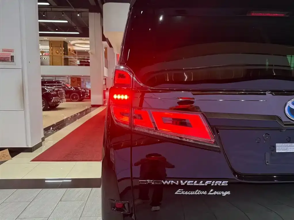 Toyota Vellfire — фото 3