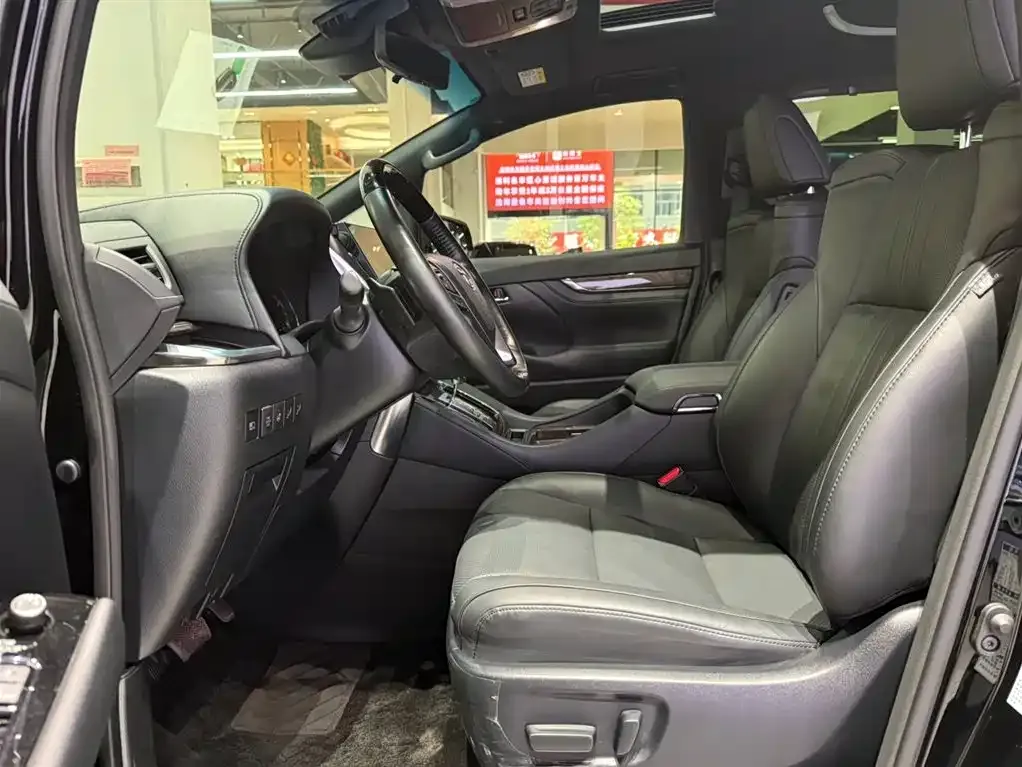 Toyota Vellfire — фото 9