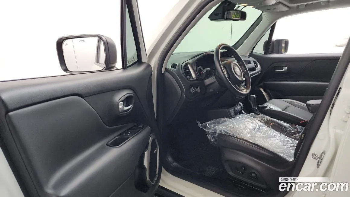 Jeep Renegade — фото 10
