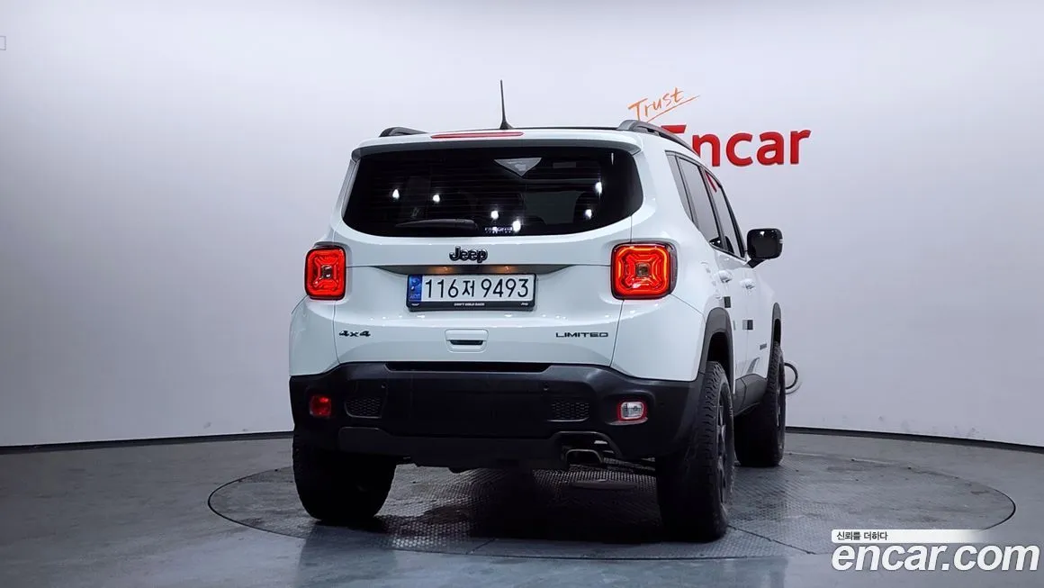 Jeep Renegade — фото 2