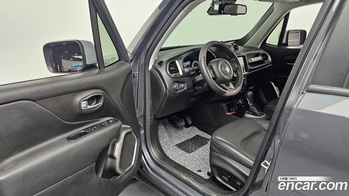 Jeep Renegade — фото 3