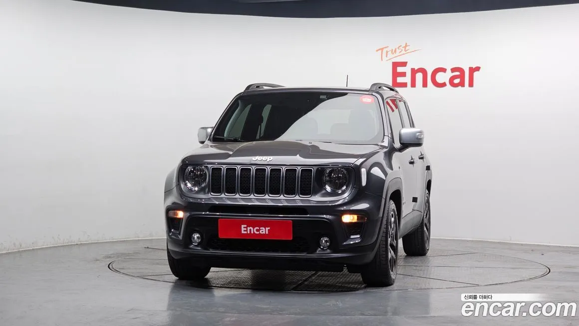 Jeep Renegade — фото 10