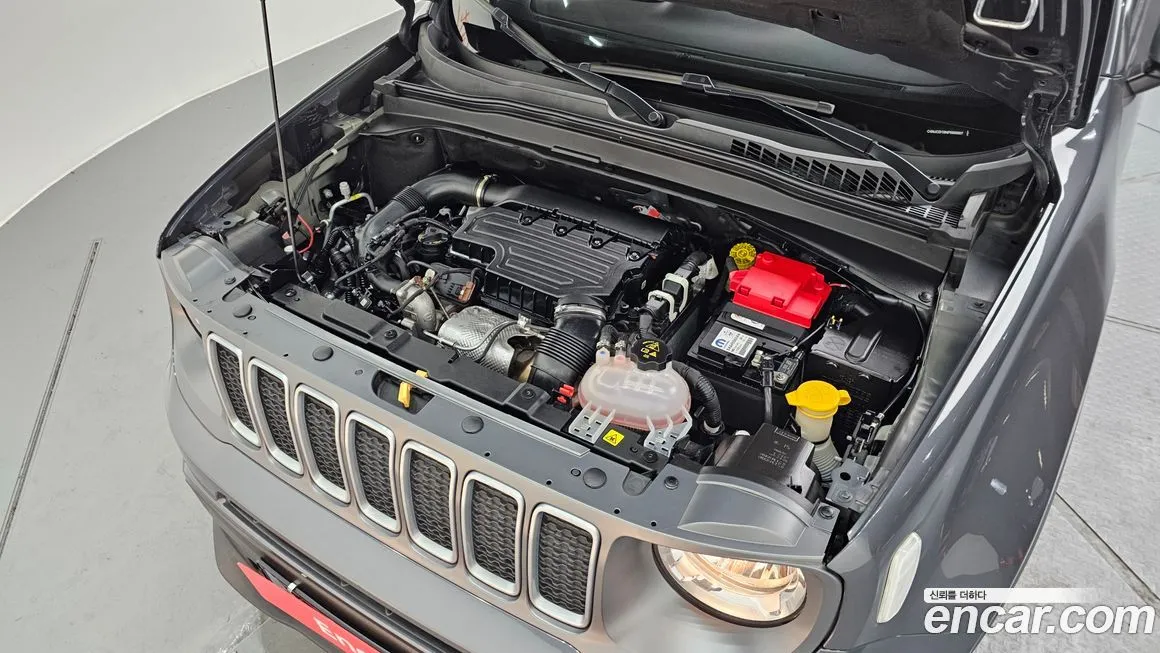 Jeep Renegade — фото 6