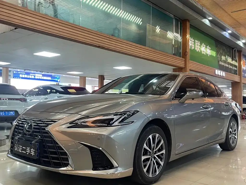 Lexus ES — фото 1