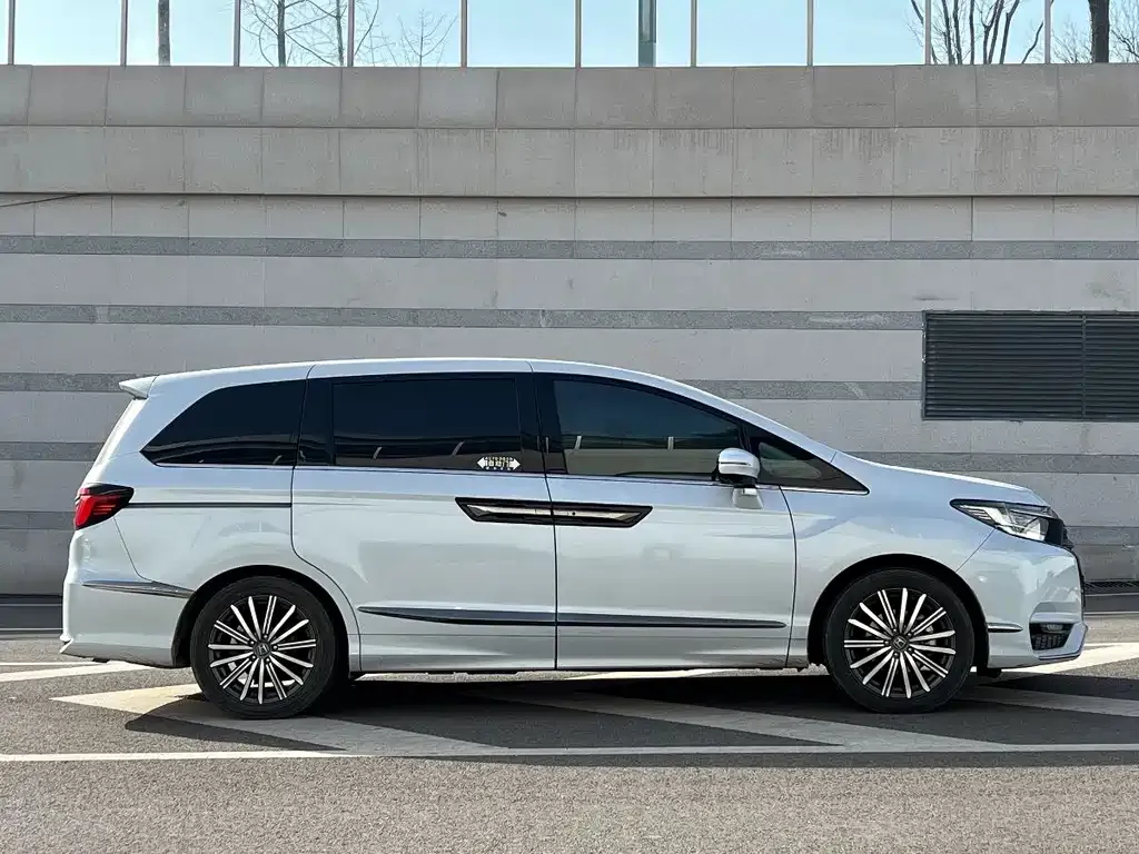 Honda Elysion — фото 10