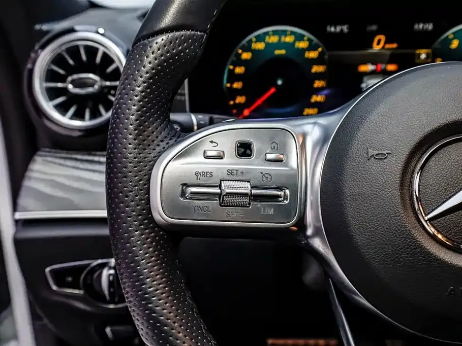 Mercedes-Benz CLS — фото 6
