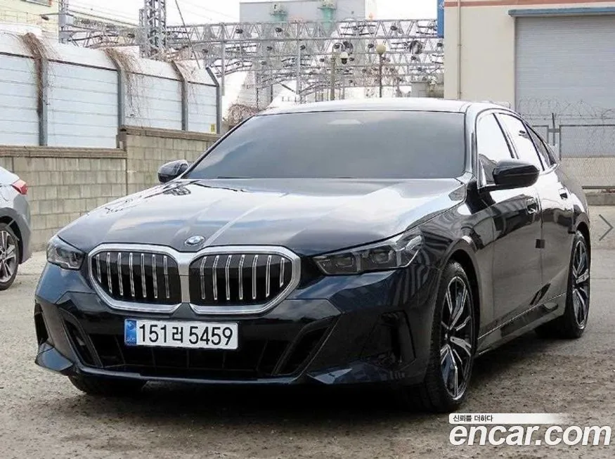 BMW 5-Series — фото 1