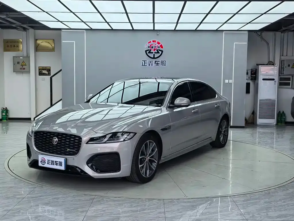 Jaguar XFL — фото 1