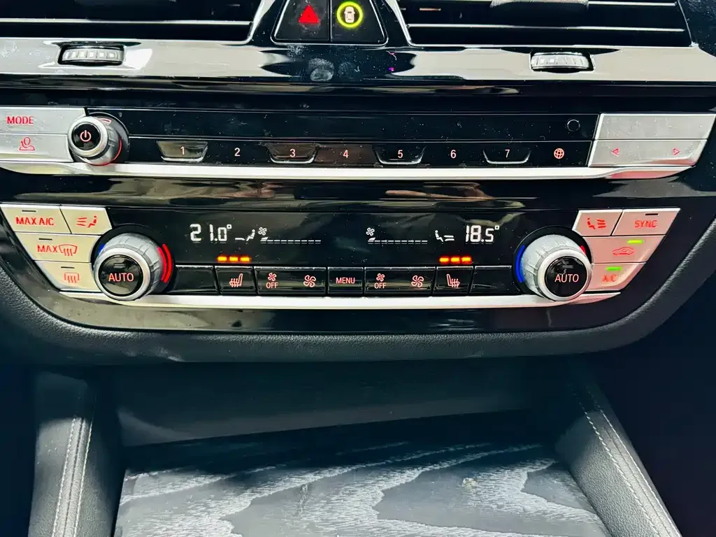 BMW 5 Series — фото 9