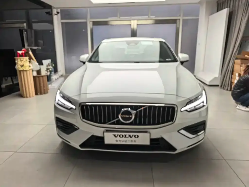 Volvo S60 — фото 2
