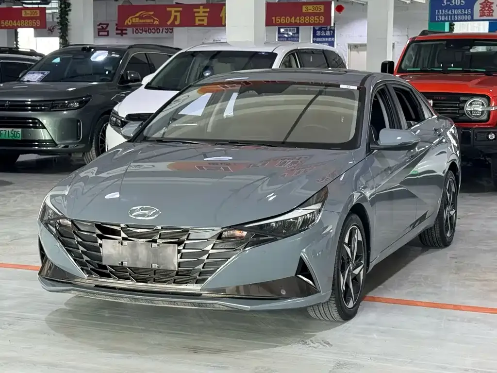 Hyundai Elantra — фото 1