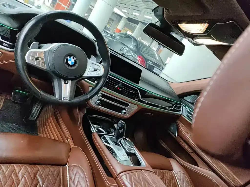 BMW 7 Series — фото 9