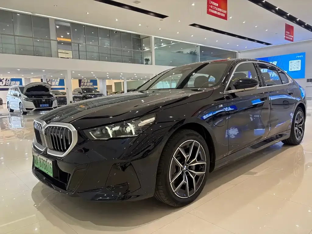 BMW i5 — фото 1