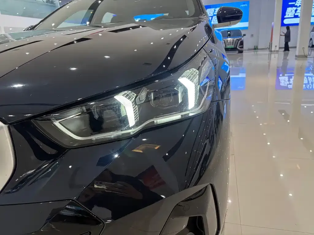 BMW i5 — фото 2
