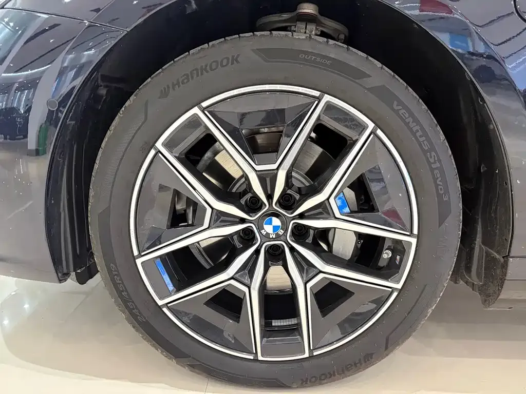 BMW i5 — фото 5