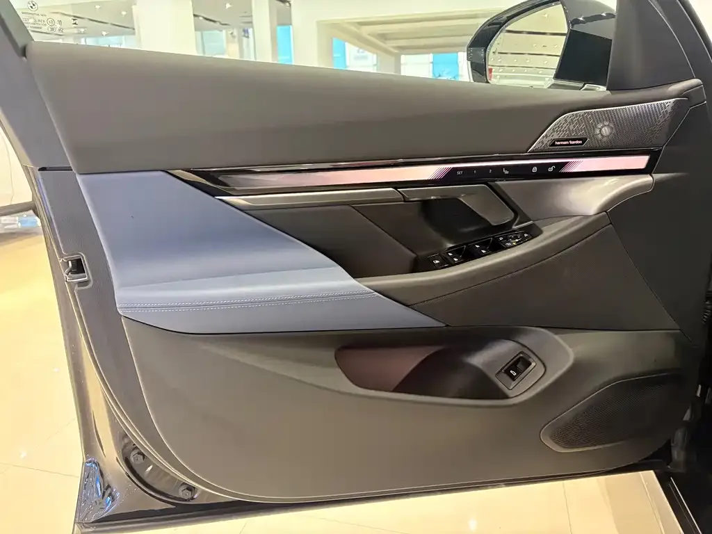 BMW i5 — фото 8