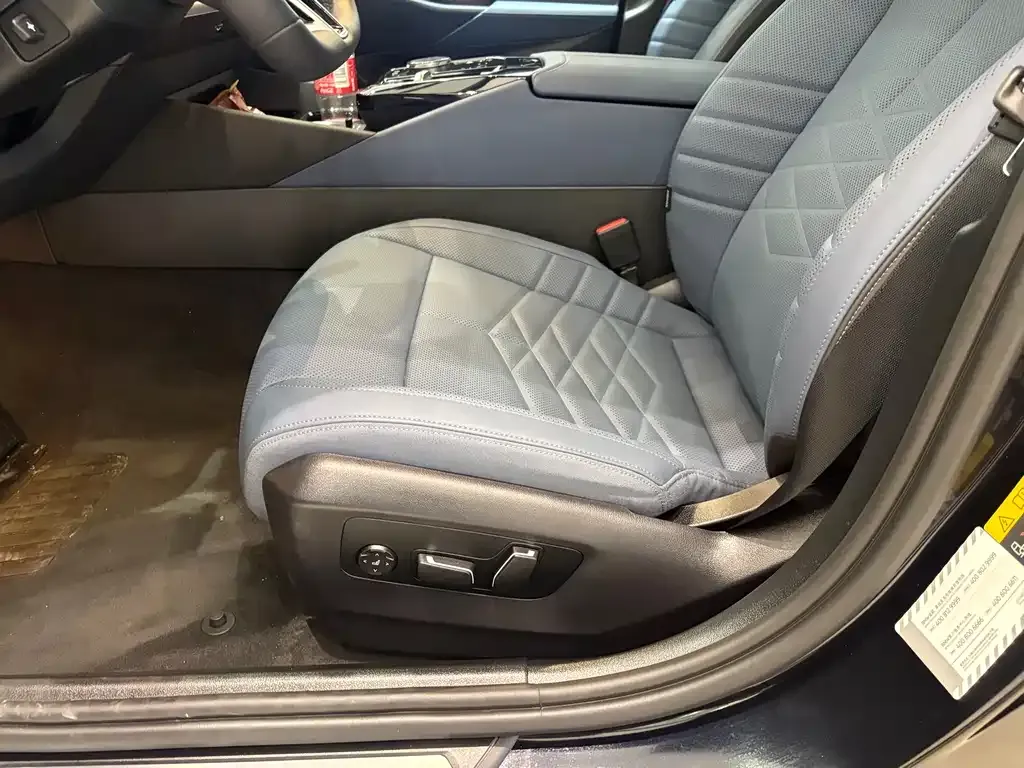 BMW i5 — фото 10