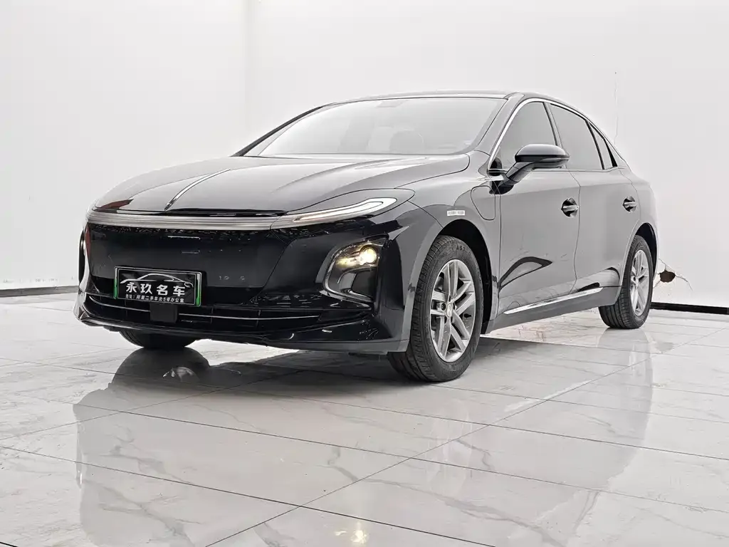 Hongqi E-QM5 — фото 1